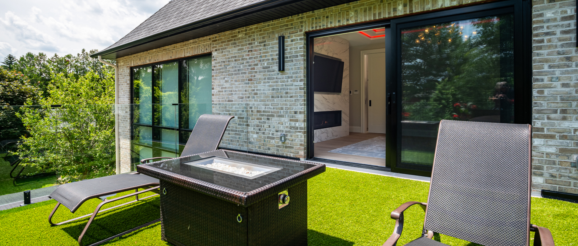 The return of natural materials in modern mansion