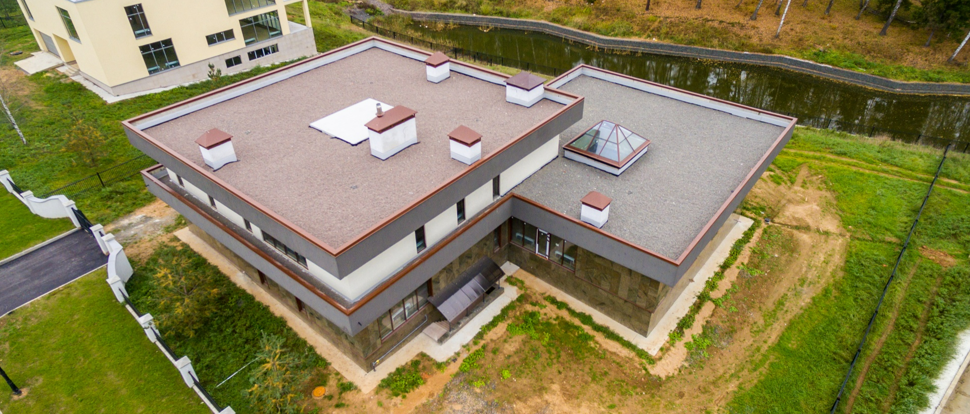 Exploring Roofing Options for Luxury Custom Homes in Canada