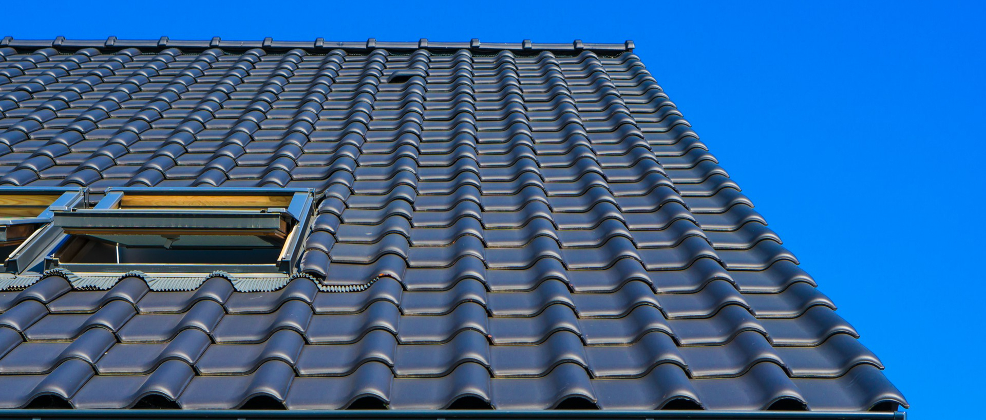 Metal Roofing vs. Asphalt Shingles: A Cost and Durability Comparison